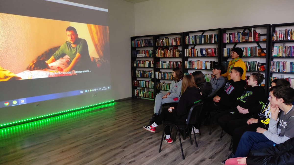 У бібліотеці юнацтва відбулась book-дискусія "Всі різні - всі рівні" 1