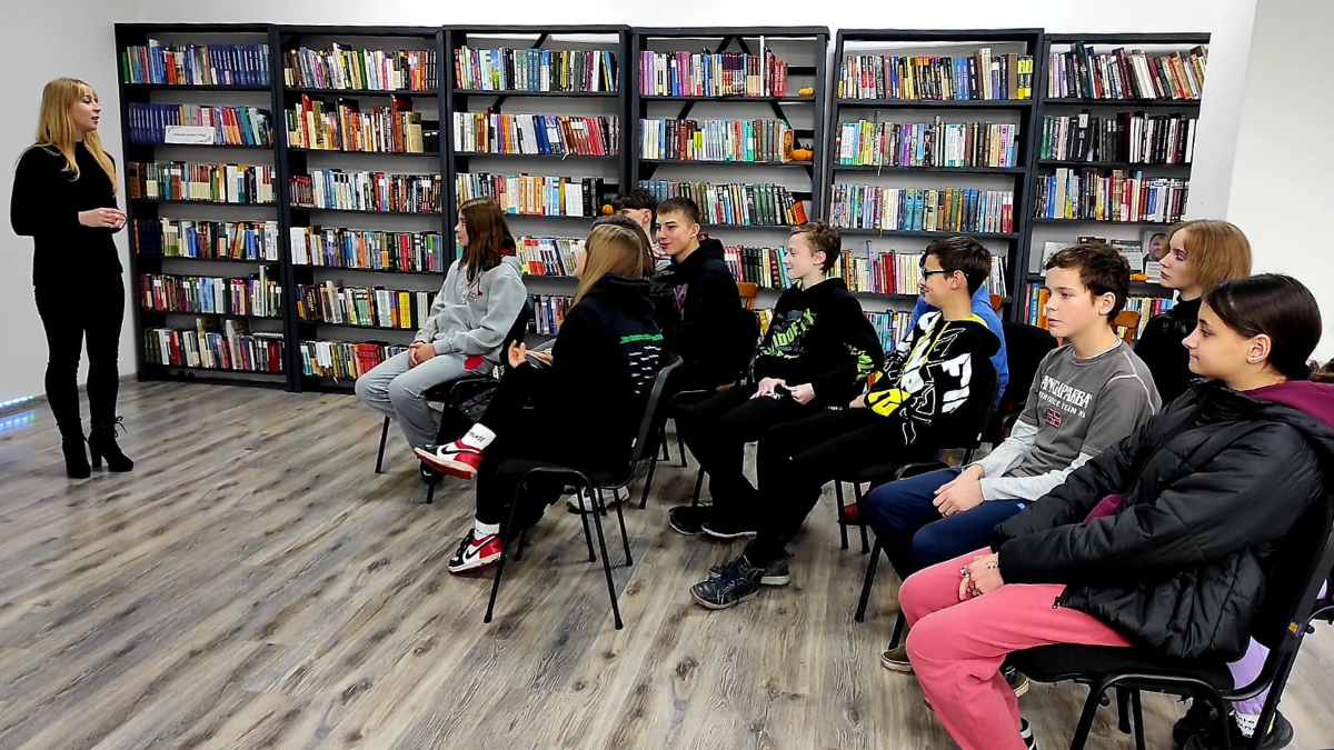 У бібліотеці юнацтва відбулась book-дискусія "Всі різні - всі рівні"