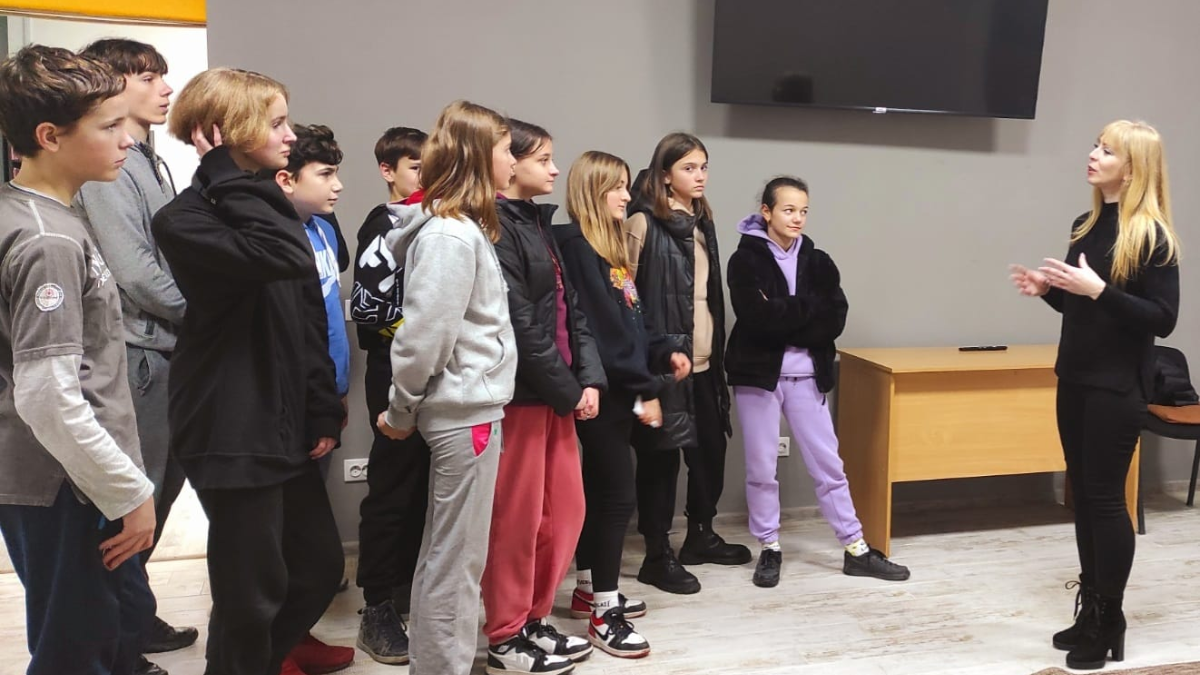 У бібліотеці юнацтва відбулась book-дискусія "Всі різні - всі рівні" 2