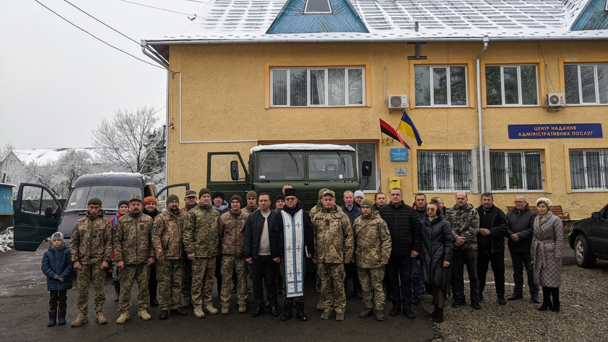 Нижньовербізька громада передала дві автівки на фронт 1