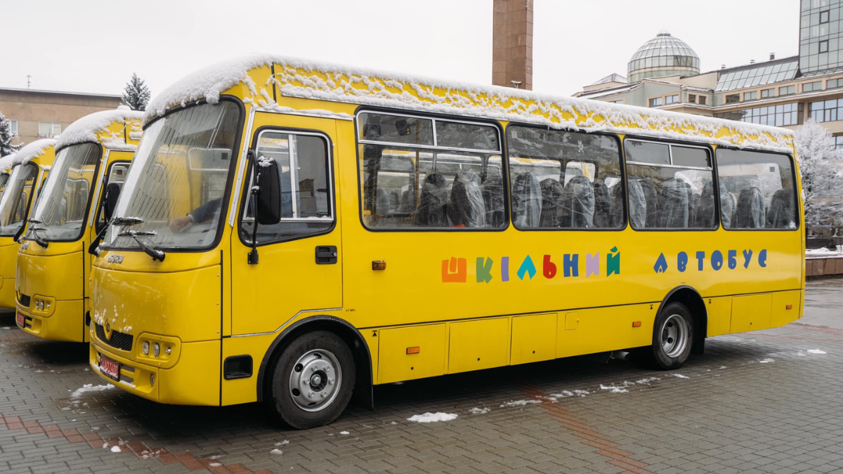 Для Коломийського ліцею №8 придбали шкільний автобус