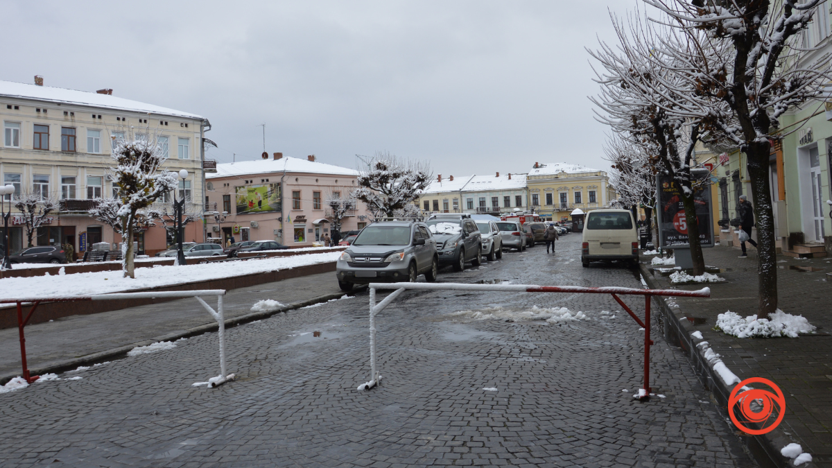 Колапс у центрі міста | Площа Відродження живе звичним життям 6