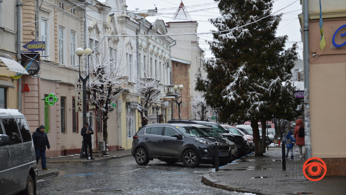 Колапс у центрі міста | Площа Відродження живе звичним життям 7