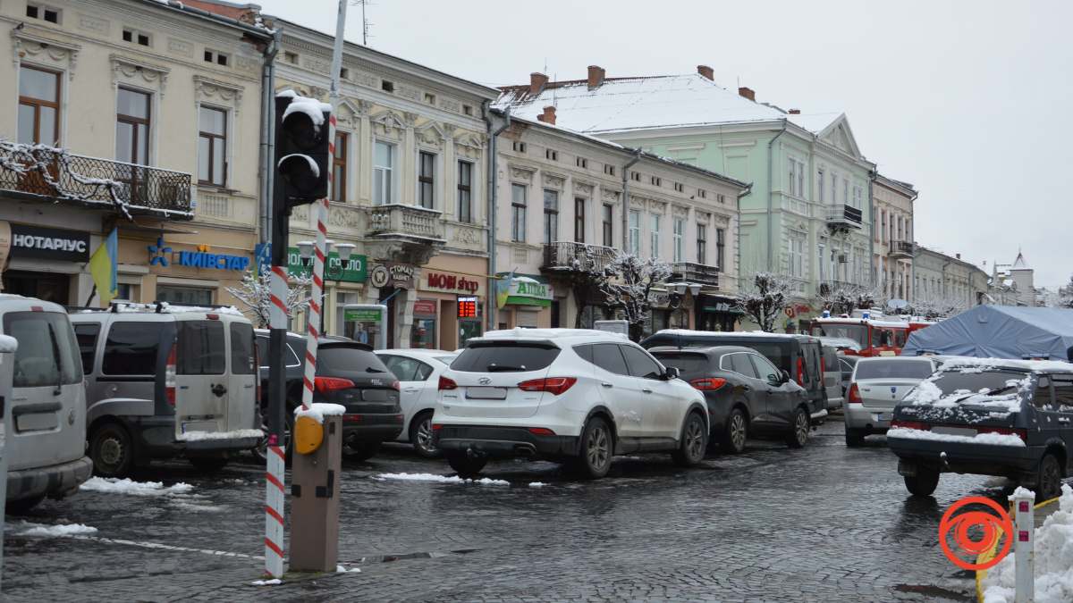 Колапс у центрі міста | Площа Відродження живе звичним життям 4