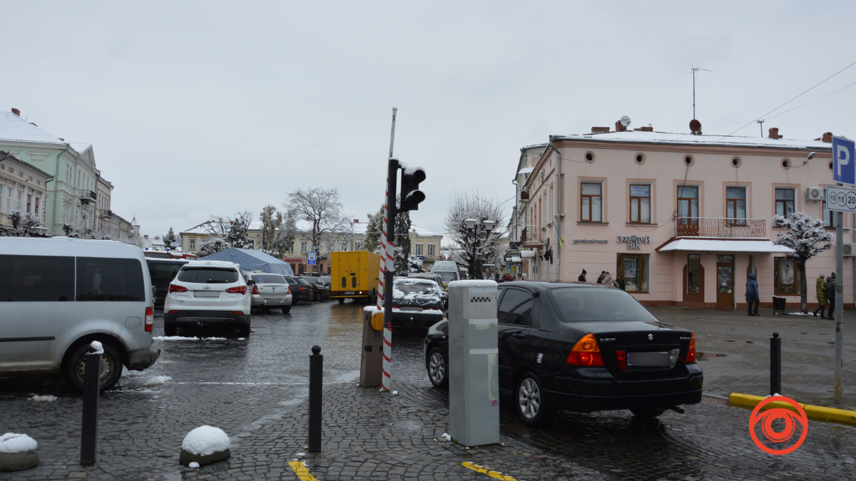 Колапс у центрі міста | Площа Відродження живе звичним життям 3
