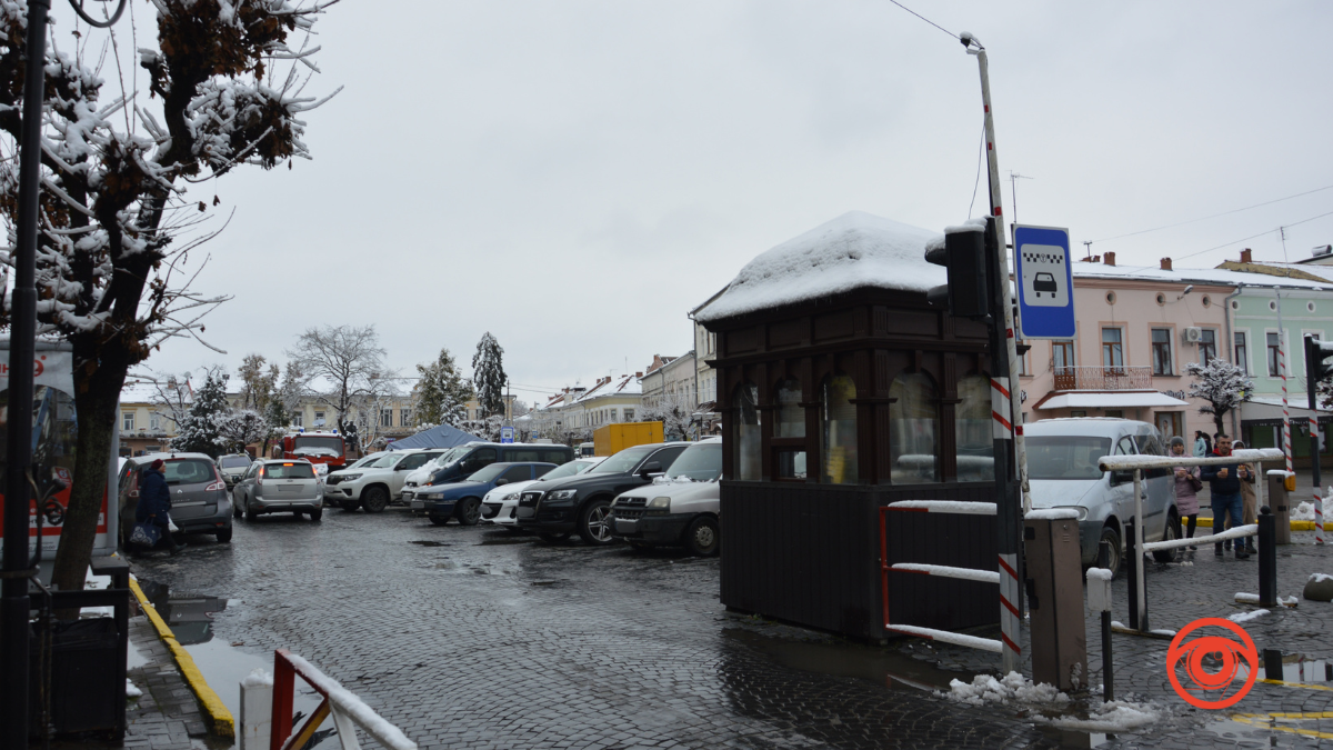 Колапс у центрі міста | Площа Відродження живе звичним життям 1