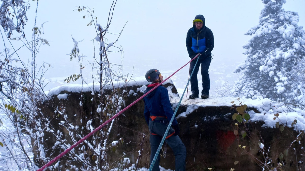 Волонтери займаються сміттєвим альпінізмом у Косові 2