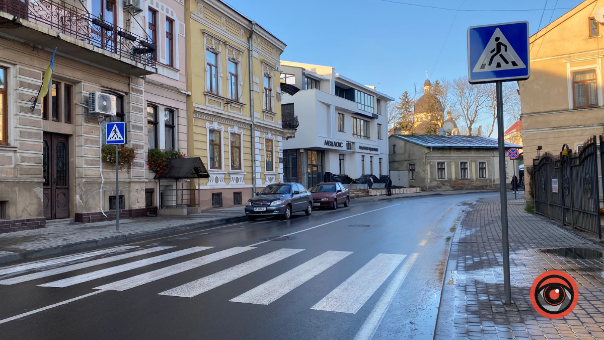 У Коломиї на вулиці Тараса Шевченка облаштували новий пішохідний перехід