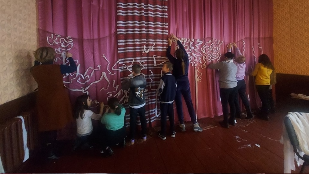 Молодь Городенківщини плете та передає маскувальні сітки на фронт 2