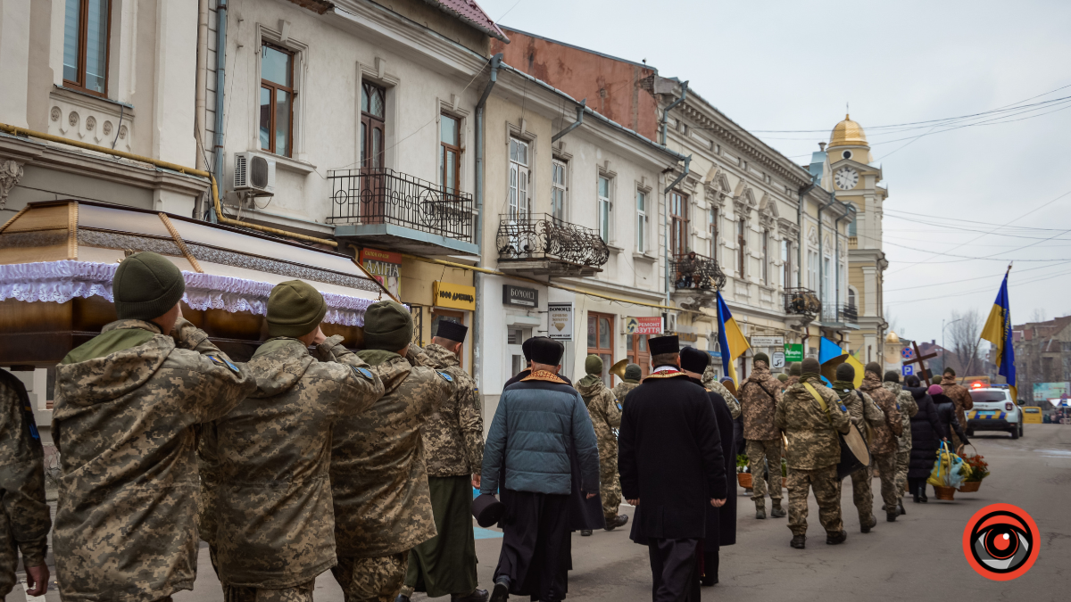 Коломия попрощалася з Героєм Олегом Анатійчуком 16