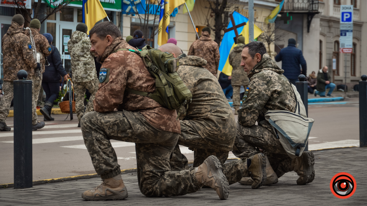 Коломия попрощалася з Героєм Олегом Анатійчуком 14