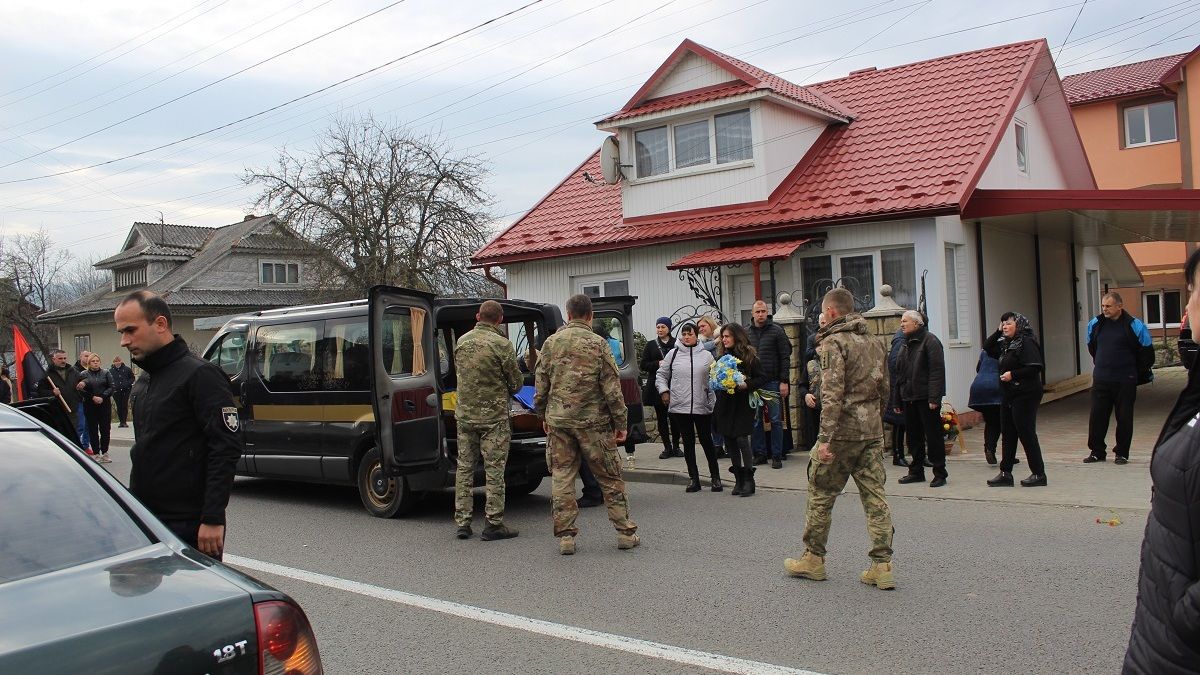 Делятинська громада попрощалася із загиблим Володимиром Марченком 3