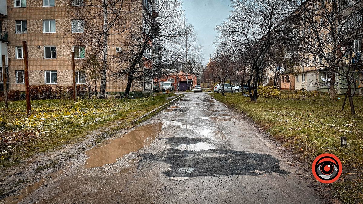 Не минайте: на прохання мешканців мер Коломиї пообіцяв зробити ремонт дороги і в їхньому дворику 4