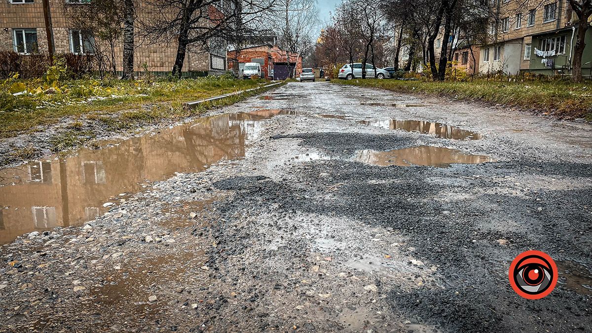 Не минайте: на прохання мешканців мер Коломиї пообіцяв зробити ремонт дороги і в їхньому дворику 5
