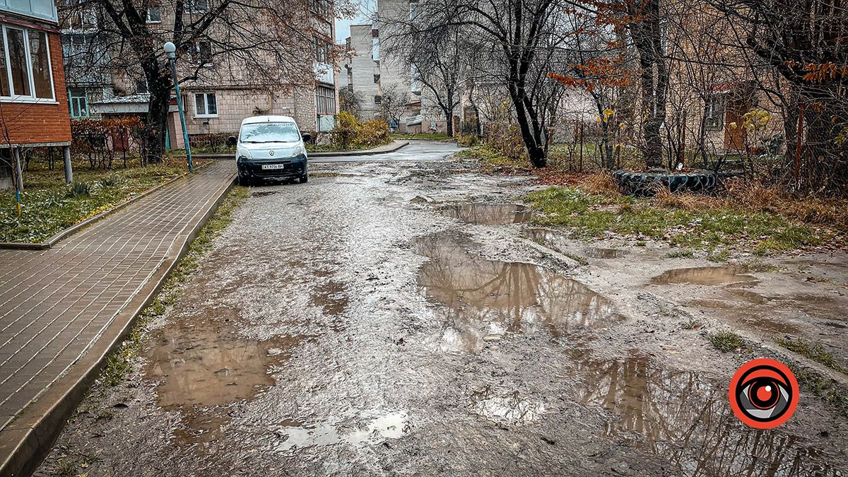 Не минайте: на прохання мешканців мер Коломиї пообіцяв зробити ремонт дороги і в їхньому дворику 9