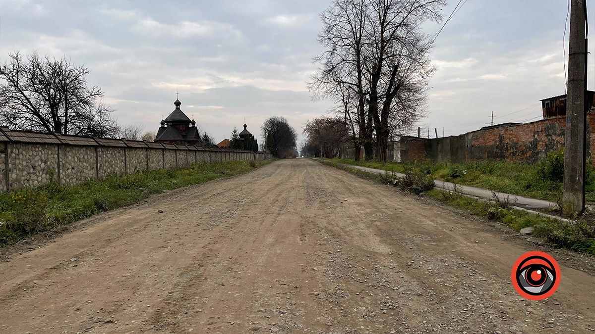 Навіть автобуси не їздять: жителі вул. Косачівська бідкаються через дорогу 3