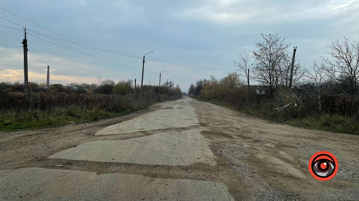 Навіть автобуси не їздять: жителі вул. Косачівська бідкаються через дорогу 2