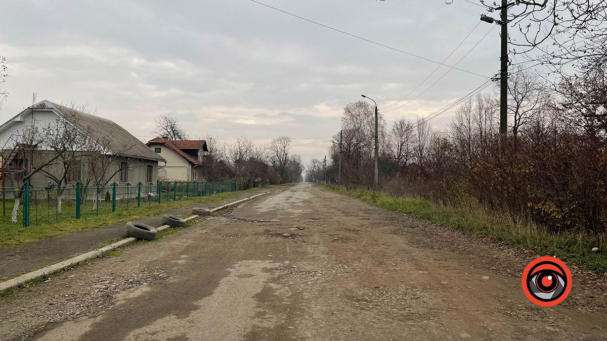 Навіть автобуси не їздять: жителі вул. Косачівська бідкаються через дорогу 1