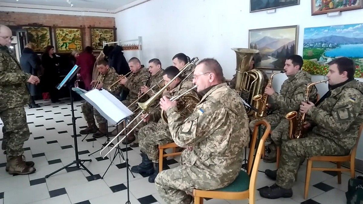 Захисники з коломийської 10 бригади привітали працівників культури