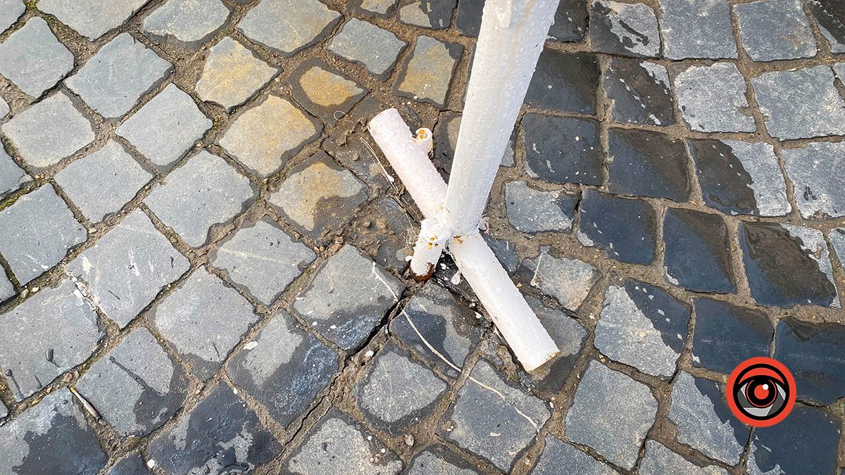 Через загорожі в Коломиї пошкодили австрійську бруківку 7