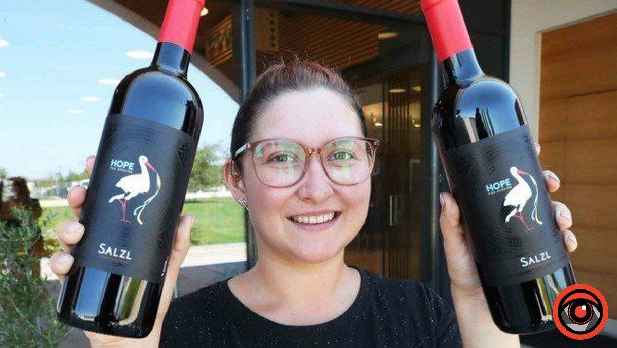 Коломийські переселенці отримали допомогу завдяки спеціальній серії вина із зображенням українського журавля 1