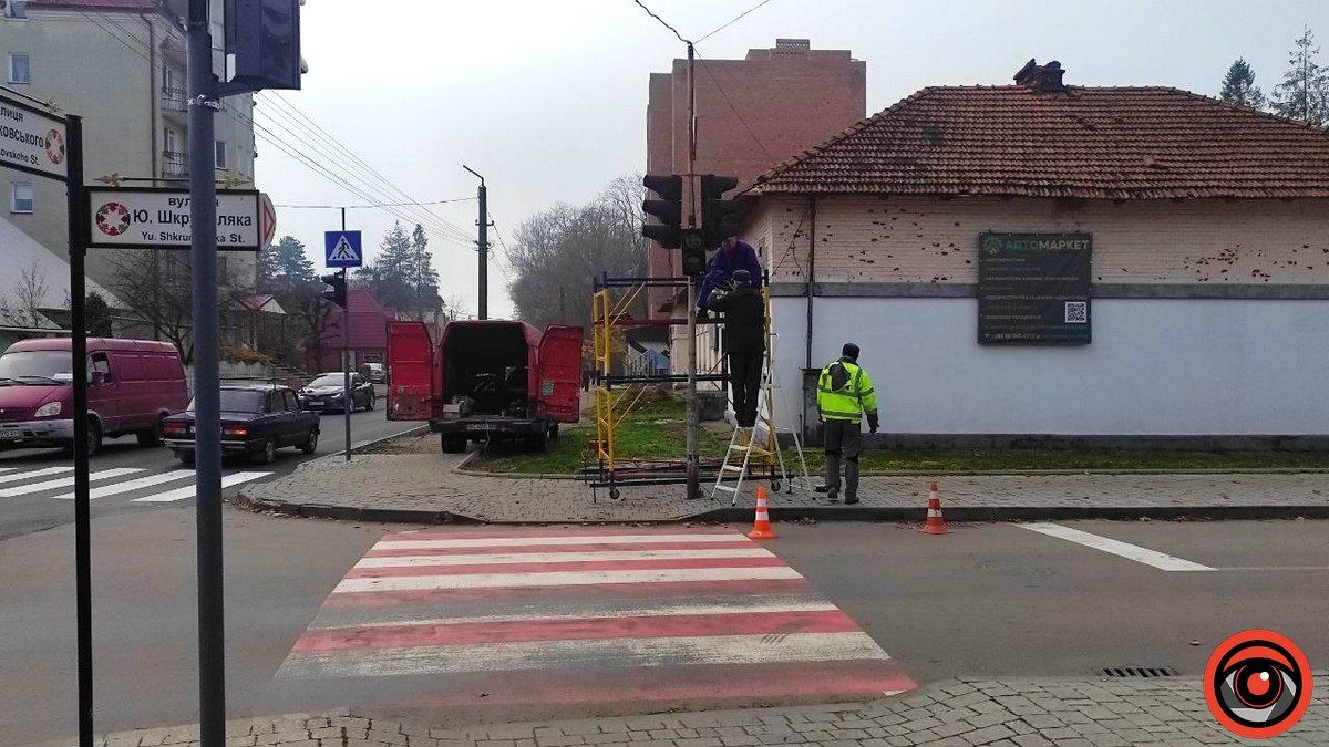 На розі вулиць Шкрумеляка-Чайковського досі нема регулювання 1