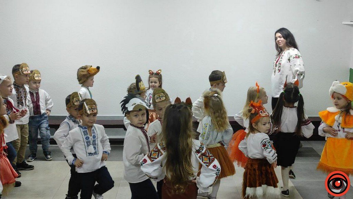 Під час повітряної тривоги свято осені для малюків Коломиї провели в укритті 4