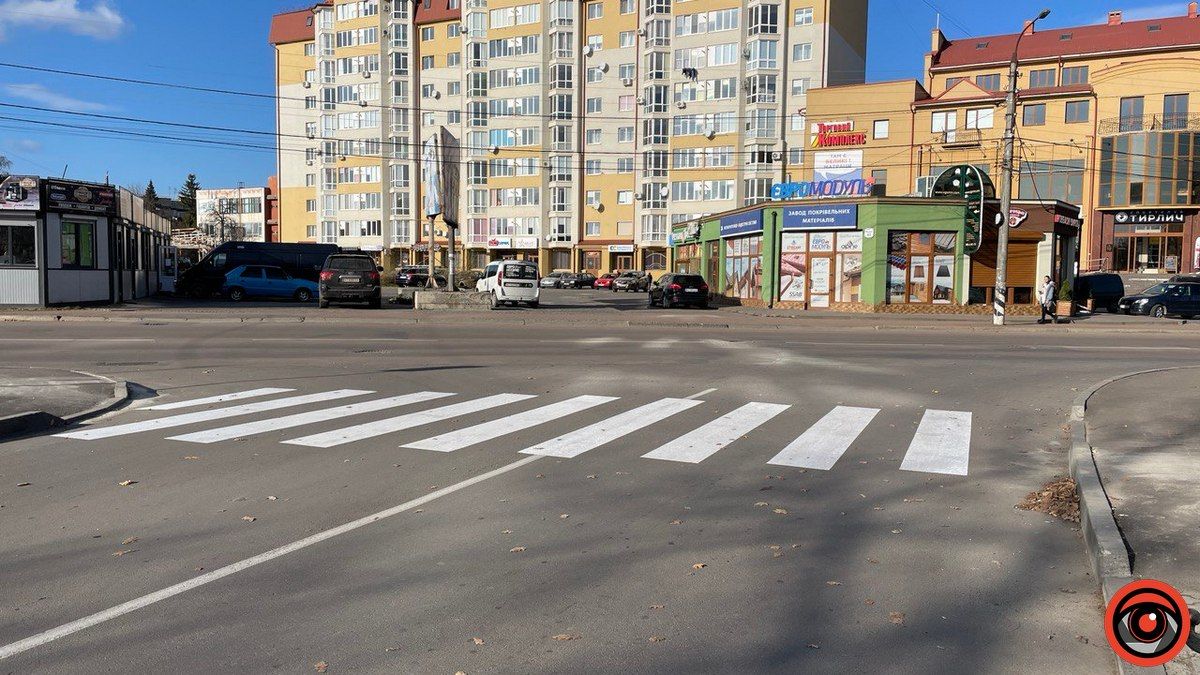 Ну, нарешті: на розі вулиць Винниченка та Мазепи облаштували пішохідний перехід 1