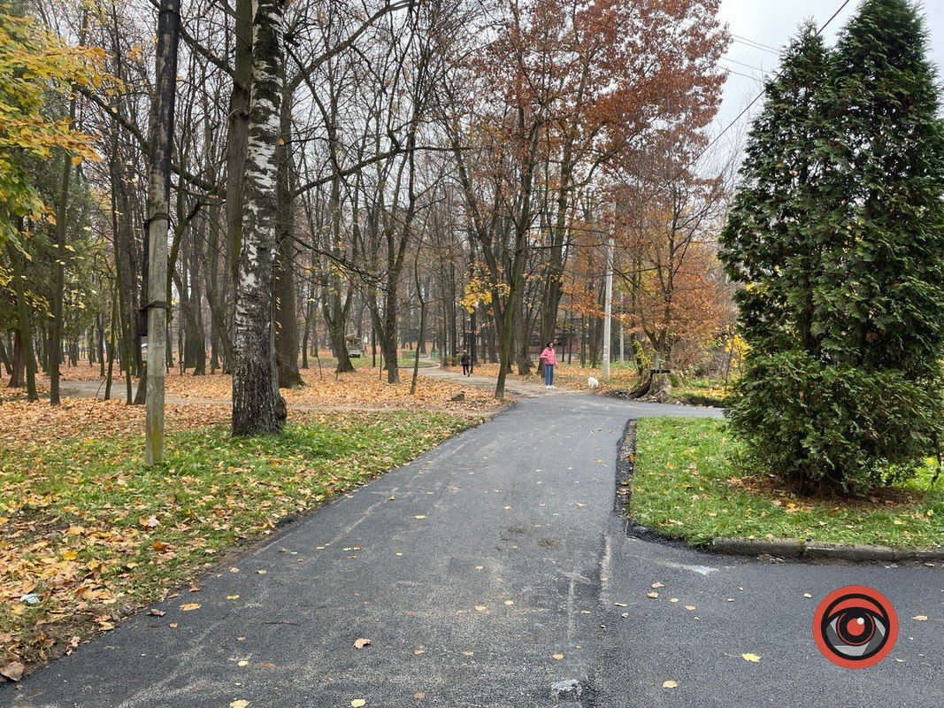 Справа зрушилась з місця: у коломийському парку зробили доріжки 4