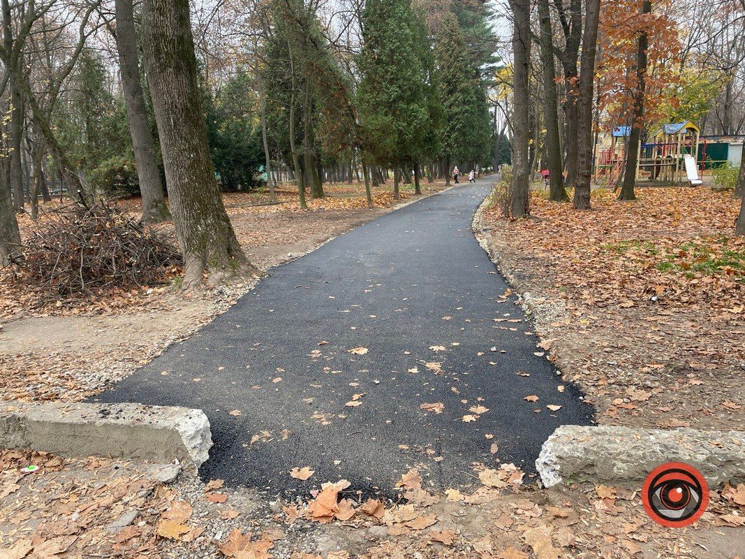 Справа зрушилась з місця: у коломийському парку зробили доріжки 3