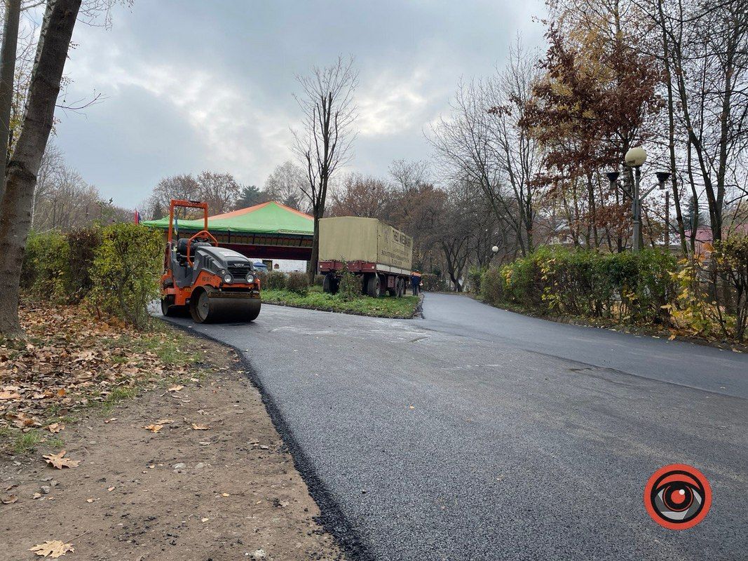 Справа зрушилась з місця: у коломийському парку зробили доріжки 10