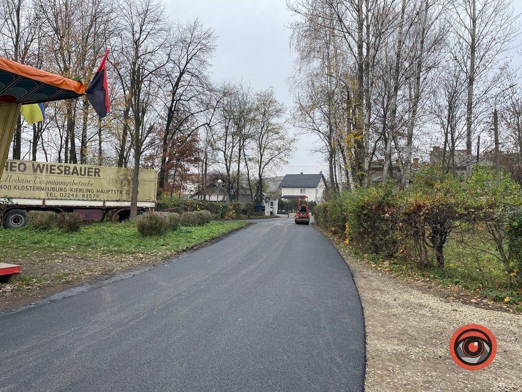 Справа зрушилась з місця: у коломийському парку зробили доріжки 9