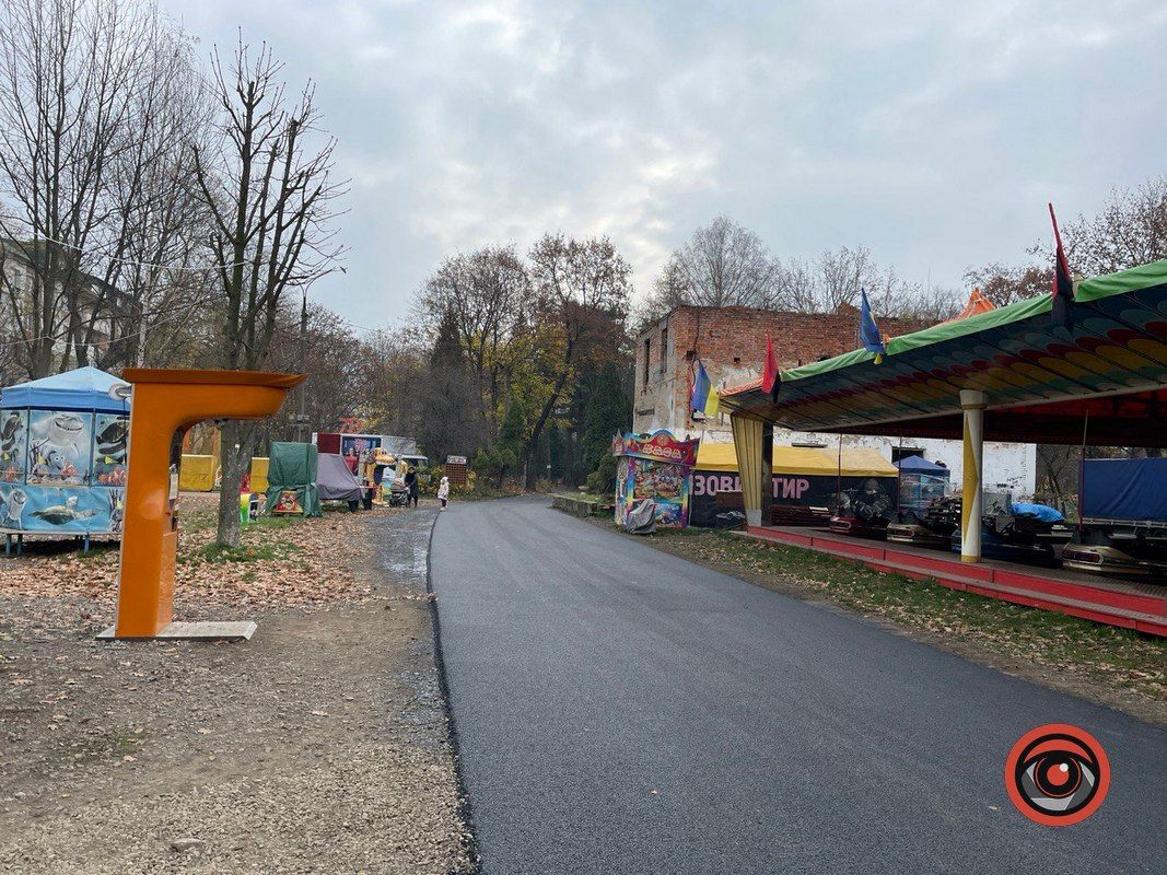 Справа зрушилась з місця: у коломийському парку зробили доріжки 8