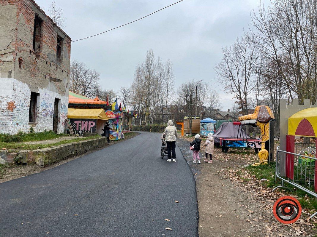 Справа зрушилась з місця: у коломийському парку зробили доріжки 5