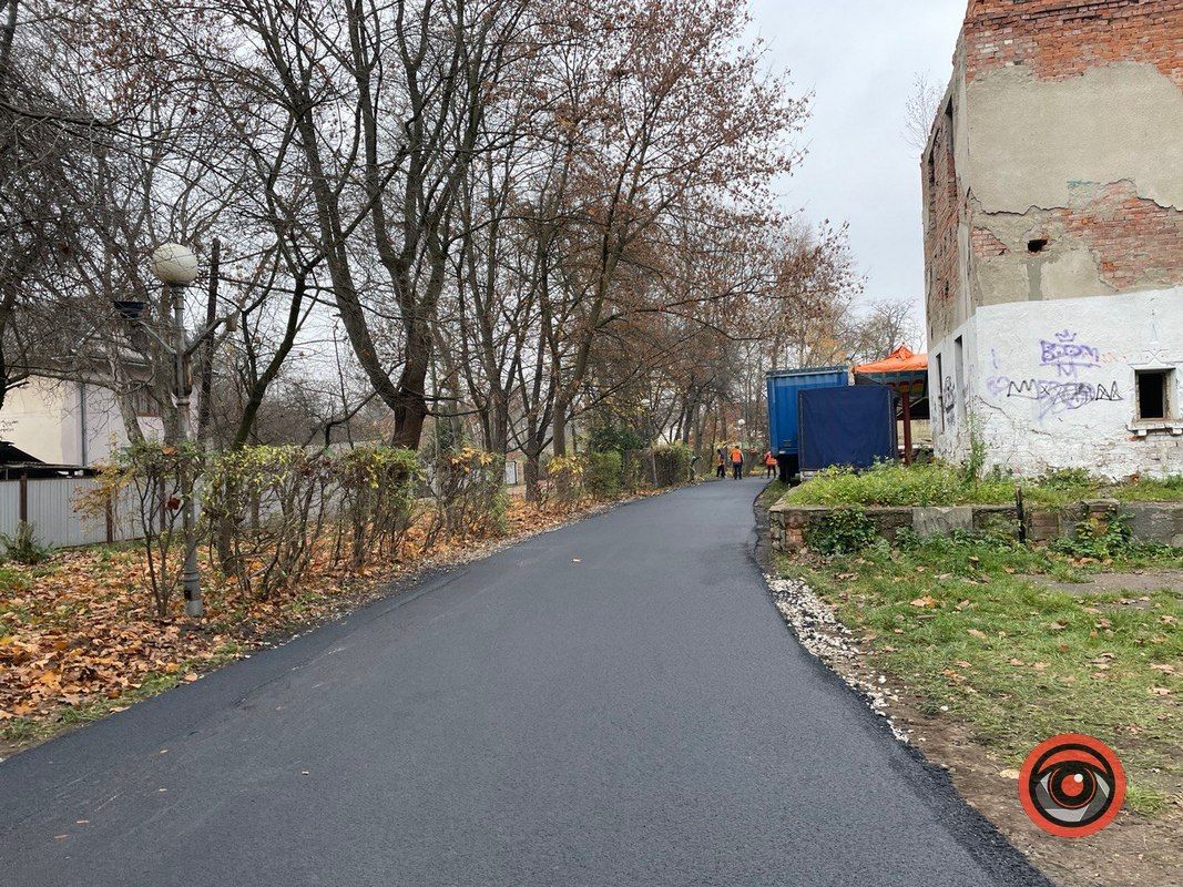 Справа зрушилась з місця: у коломийському парку зробили доріжки 6