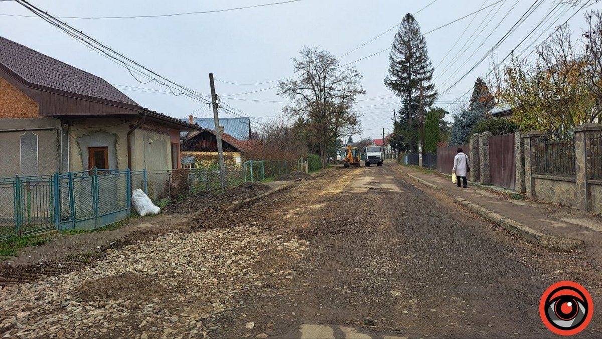 Достукались: найгірший шмат вул. Довбуша в Коломиї взялися ремонтувати 4