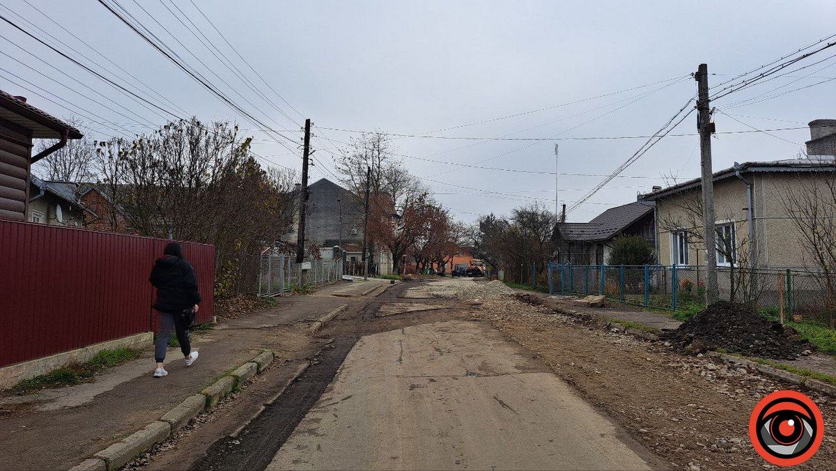 Достукались: найгірший шмат вул. Довбуша в Коломиї взялися ремонтувати 3
