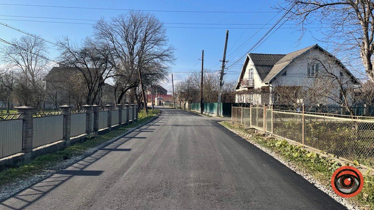 Тепер на вул. Кропивницького замість ям - свіжий асфальт 3
