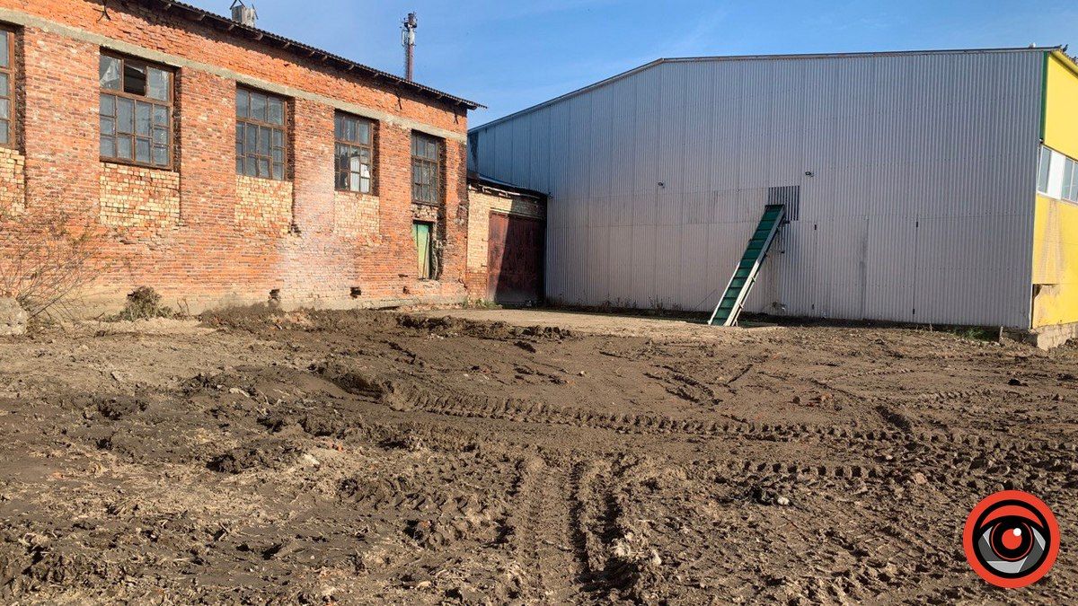 Що смердить: депутати і активісти розбиралися, що трапилось на консервному заводі у Коломиї 6