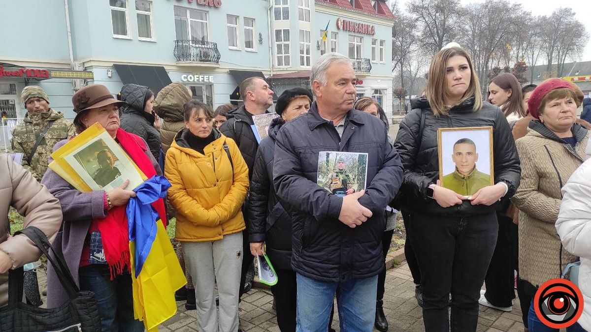 Рідні зниклих безвісти військовослужбовців 10 бригади страйкують в Коломиї 1