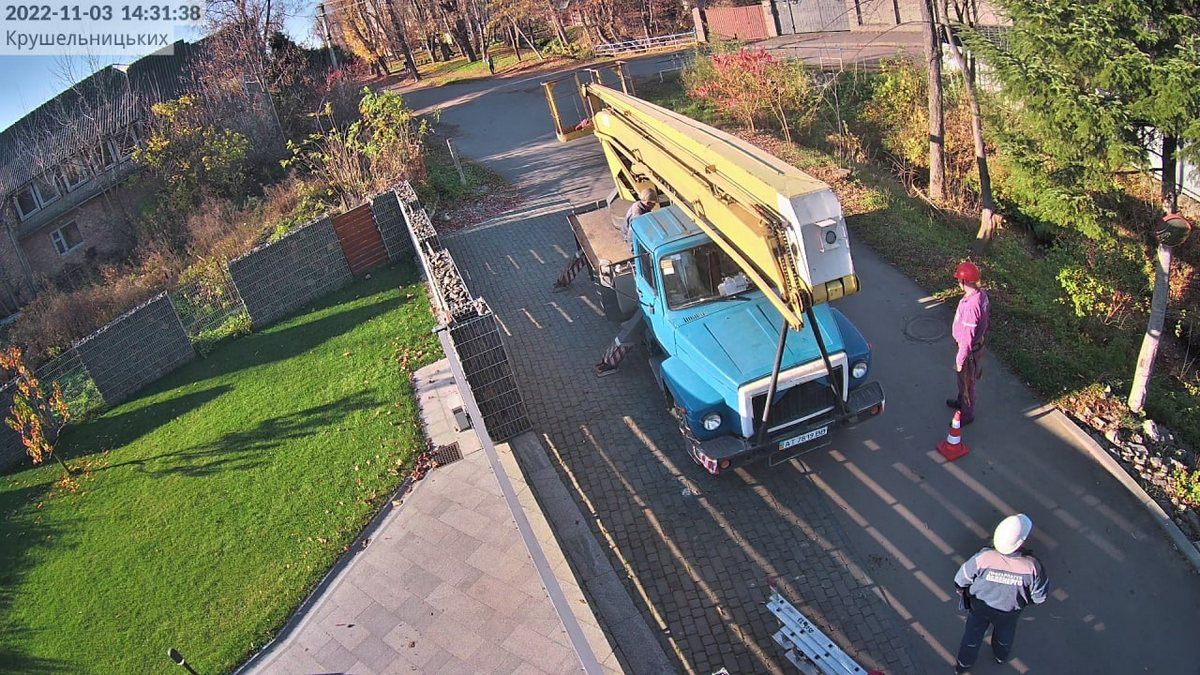 Зрізали і кинули в ріку: міська рада і обленерго сперечаються, чиї гілляки 1