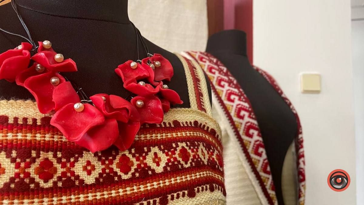 У Коломиї відбулось відкриття виставки "Чотири стихії" 16