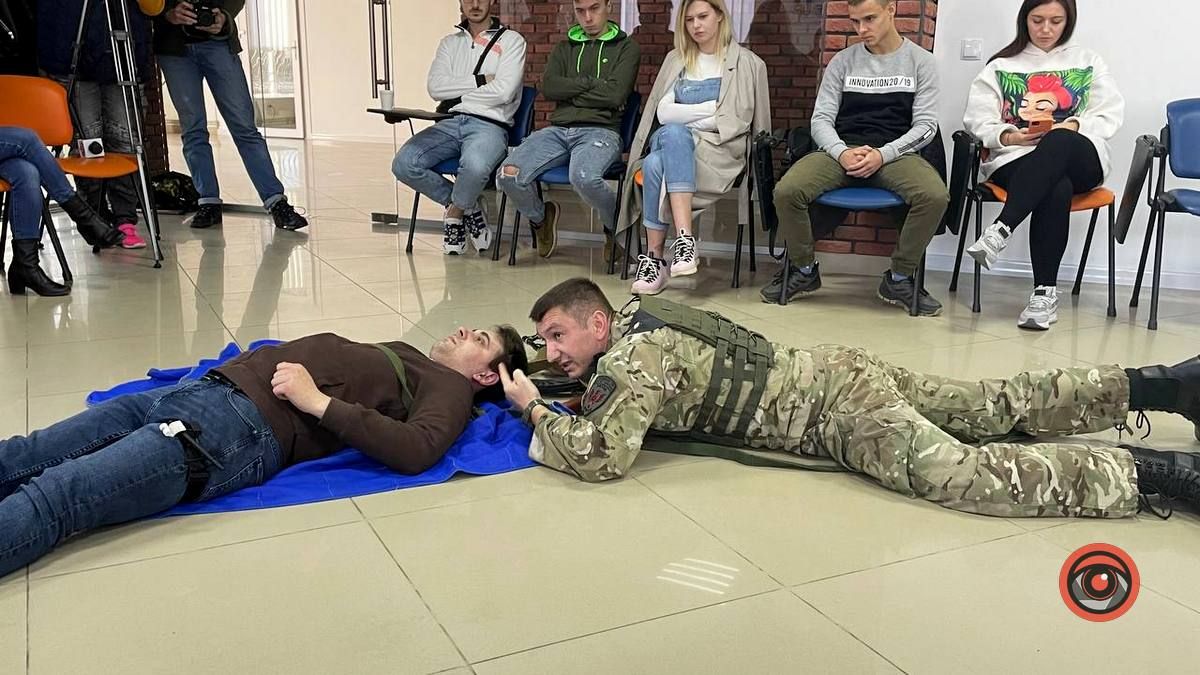 Як надати першу домедичну допомогу? | коломияни здобували практичні навички 15