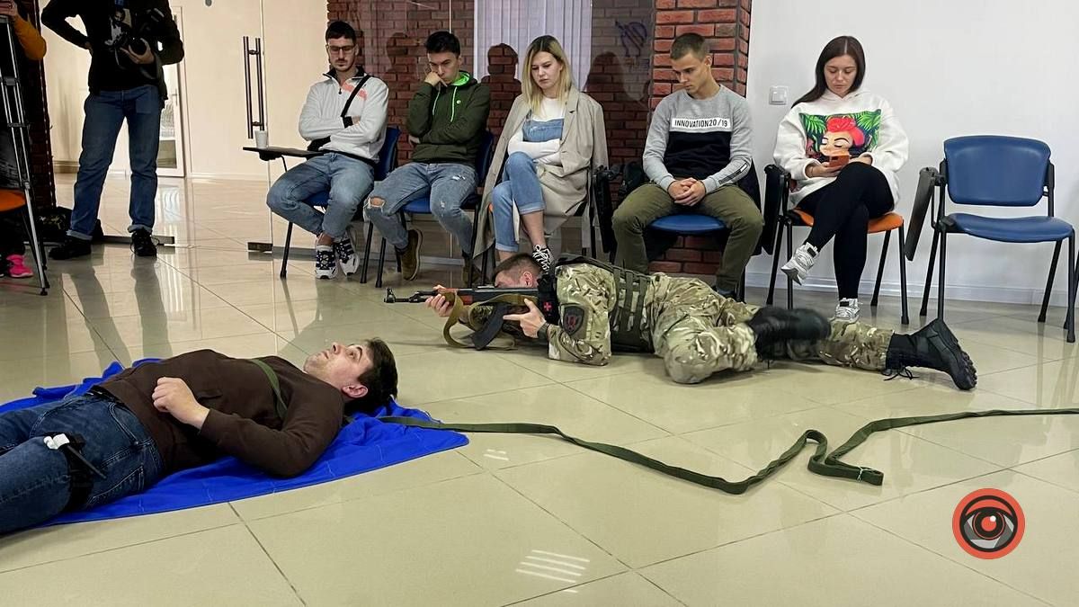 Як надати першу домедичну допомогу? | коломияни здобували практичні навички 14