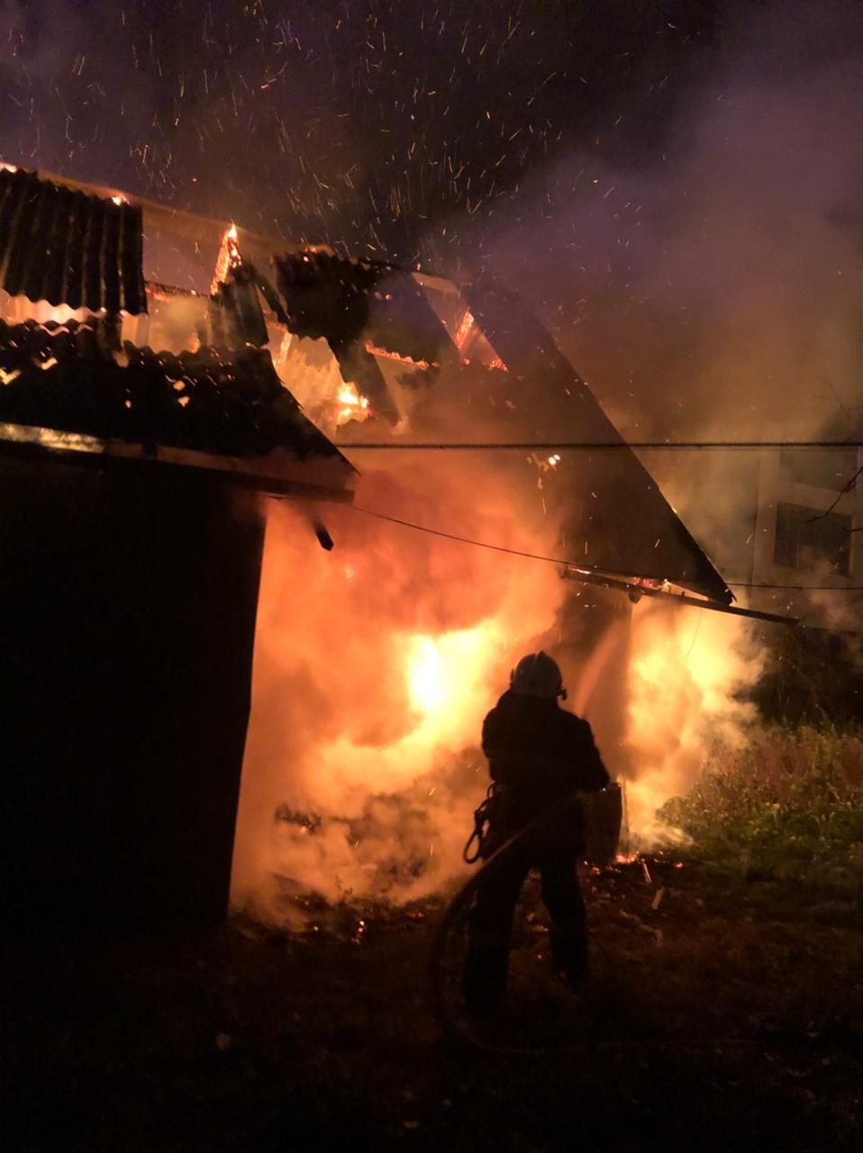 Вдосвіта у Коломиї горіла будівля 3