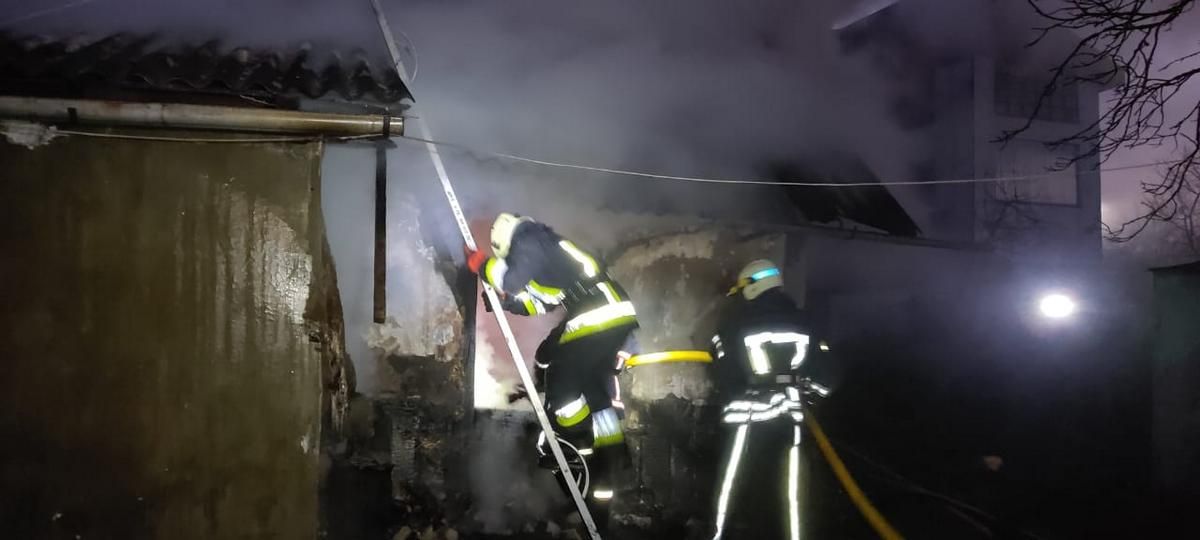 Вдосвіта у Коломиї горіла будівля 2