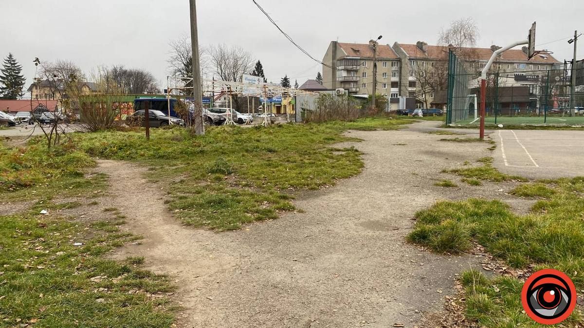 Біг з перепонами: майданчик біля школи № 8 в Коломиї потребує ремонту 14