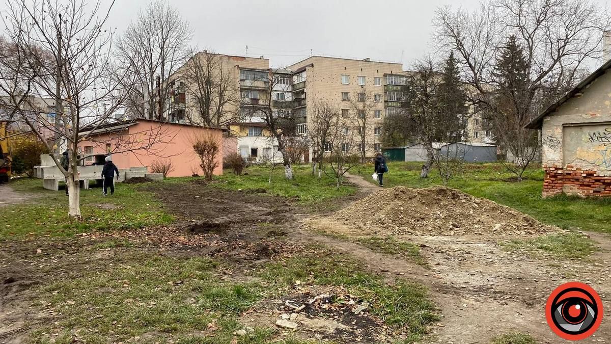 Біг з перепонами: майданчик біля школи № 8 в Коломиї потребує ремонту 12