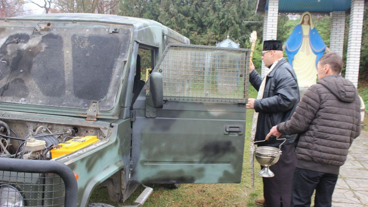 У Печеніжині освятили авто для ЗСУ 1