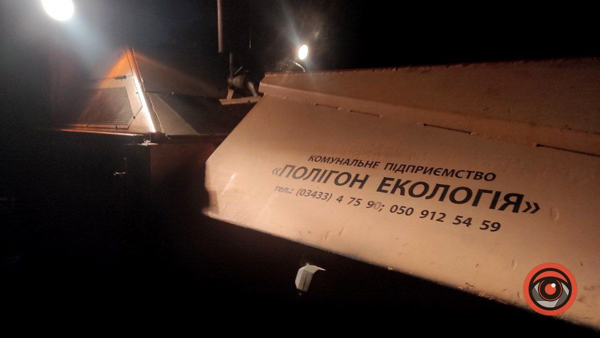 Попри тривогу й ніч у Коломиї ремонтують дорогу в мікрорайоні 4